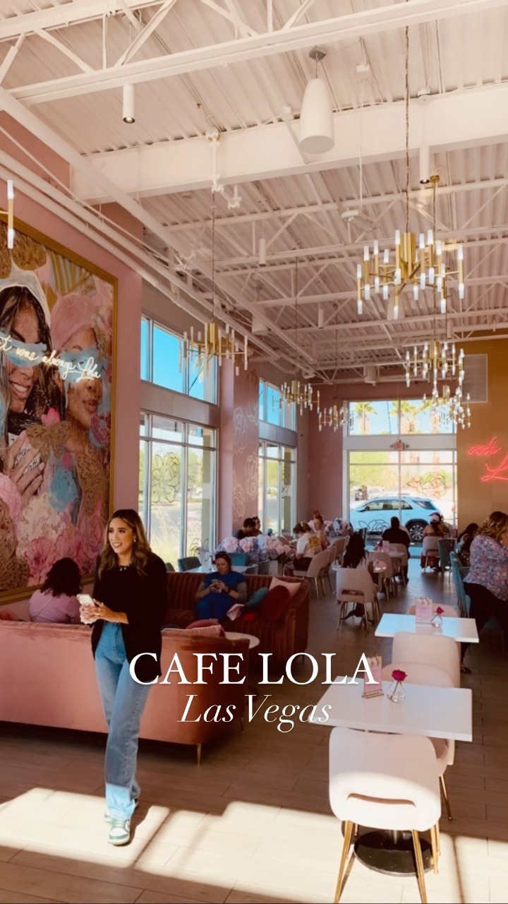 @ilovecafelola in Las Vegas is a twist on a traditional European café featuring breakfast, brunch & afternoon tea all day ☕️